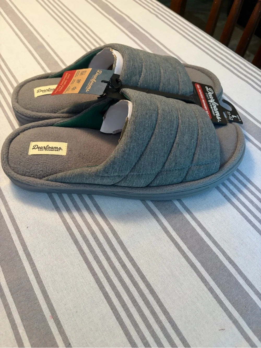 dearfoams Men’s Gray Quilted Gel-Infused Memory Foam Slippers